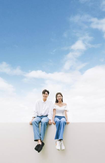 원세컨드스튜디오+컬렉트비+히엘 title=